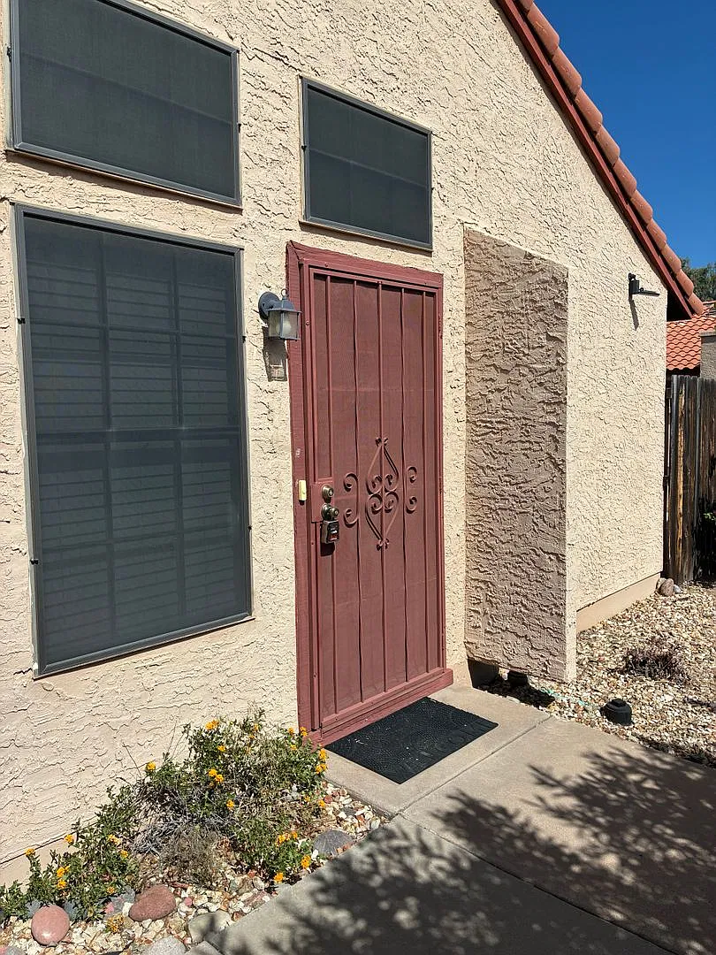 **Beautiful & Spacious 2 Bedroom/1 Bathroom Townhouse In Scottdale!! (Tatum Blvd & Bell Rd)** — Photo 2