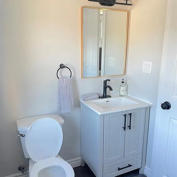 1677 Victoria Ave — Photo 26