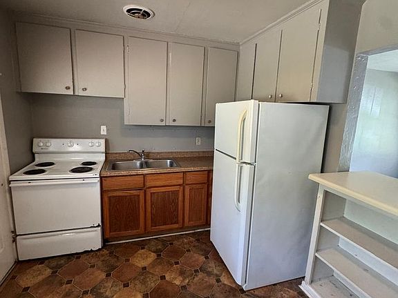 2nd image of 1322 Hancock St