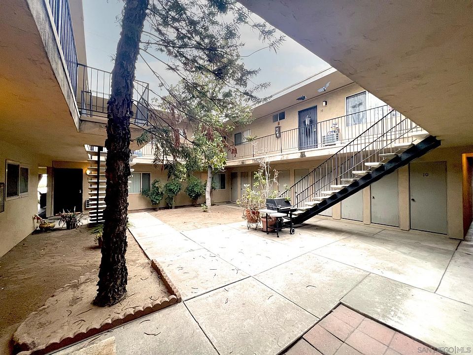2nd image of 121 E Renette Ave