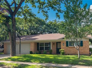 720 Bedford Ct W, Hurst, TX 76053