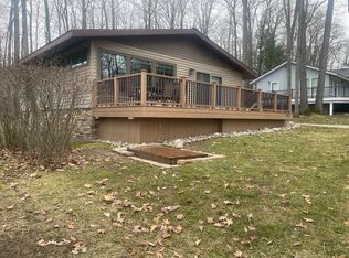 2834F W Higgins Lake Dr, Roscommon, MI 48653