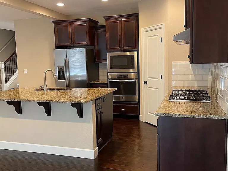 7443 NW Oakfern Dr — Photo 4