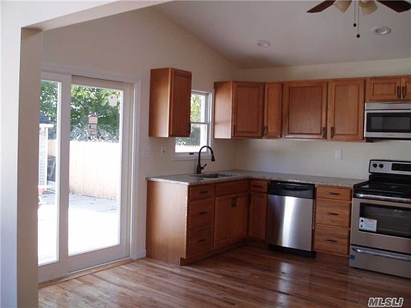 3rd image of 111 Cherubina Ln