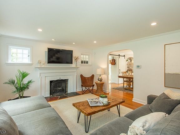 5th image of 707 Prospect St