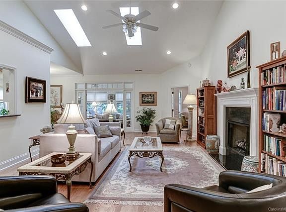 4th image of 58 Waterside Dr