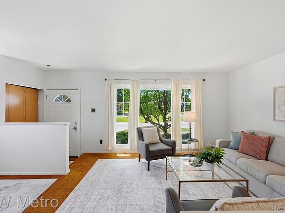 4th image of 347 Hecht Dr