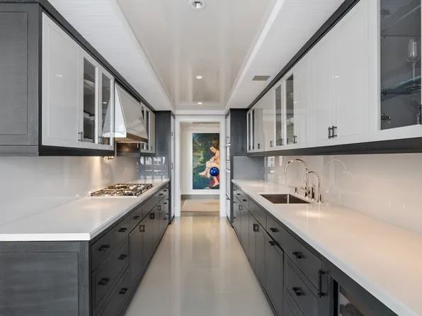 21 East 61st Street image 9 of 22