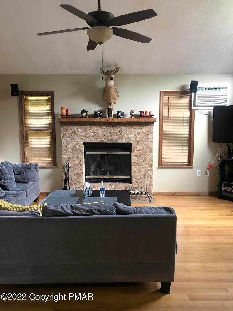 4 bed, 1971 sqft, $2,000 — Photo 3