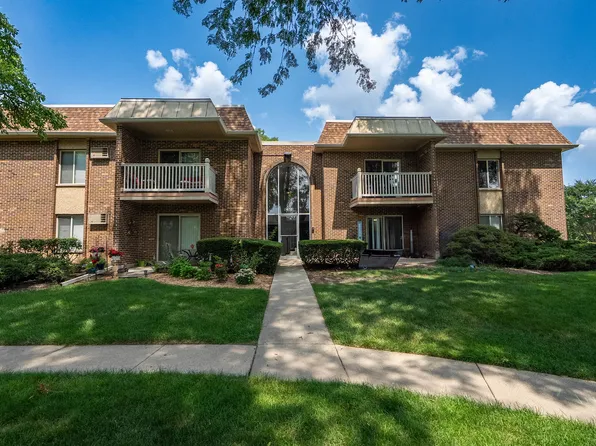 2422 N Kennicott Dr APT 2A, Arlington Heights, IL 60004