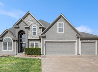 904 Terrace Dr, Raymore, MO 64083