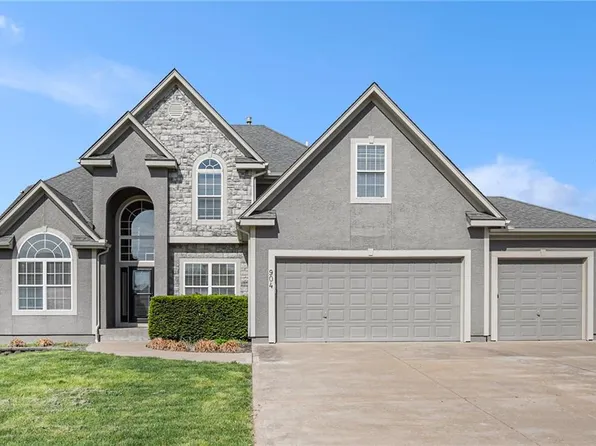 904 Terrace Dr, Raymore, MO 64083