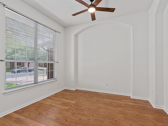 3rd image of 122 Copperwood Loop