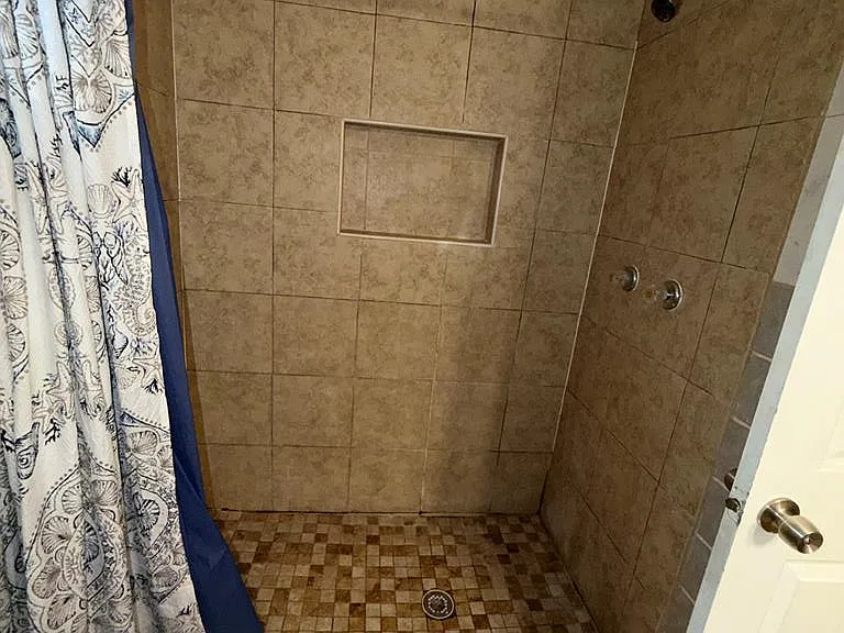 121 E Madison St — Photo 9