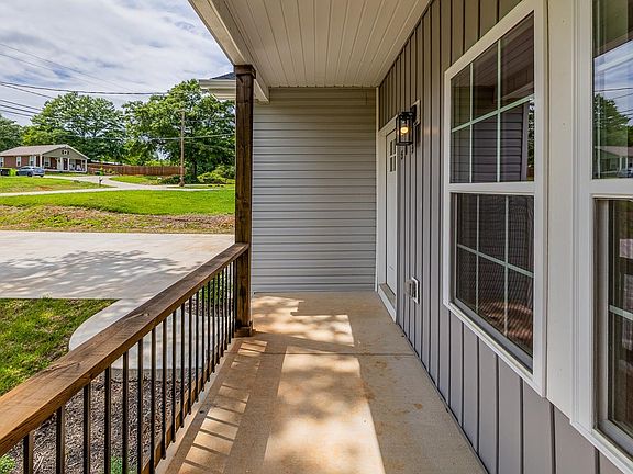 3rd image of 519 S Shamrock Ave