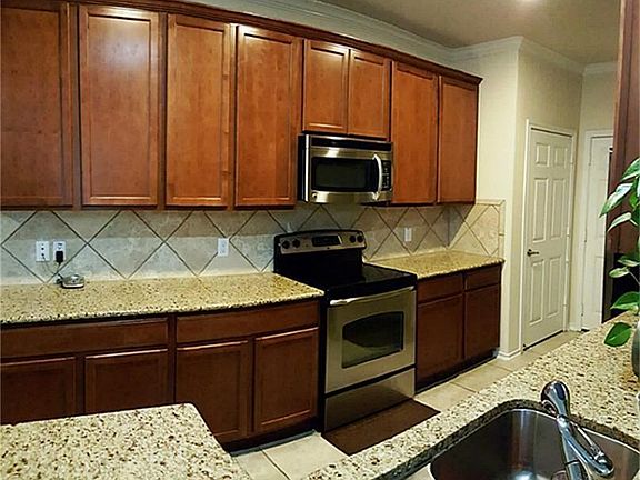 5th image of 24570 Folkstone Cir