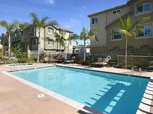 3 bed, 2100 sqft, $5,750 — Photo 3