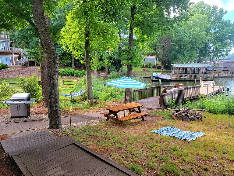 Lake Point Cir — Photo 6