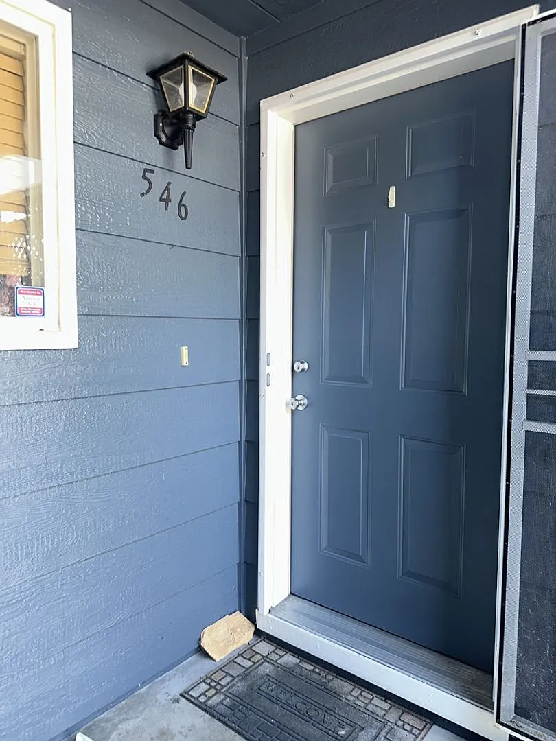 546 Village Dr photo 1