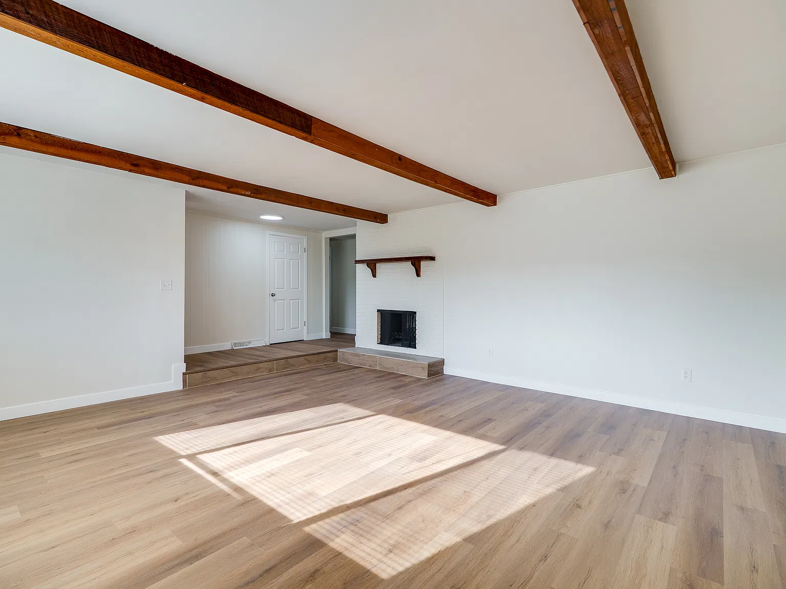 3 bed, 1572 sqft, $2,395 — Photo 3
