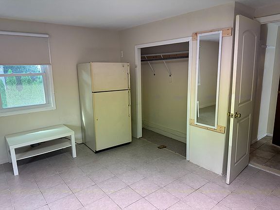 2nd image of 920 Huntington Pl