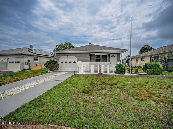 3rd image of 426 Saint Thomas Drive N