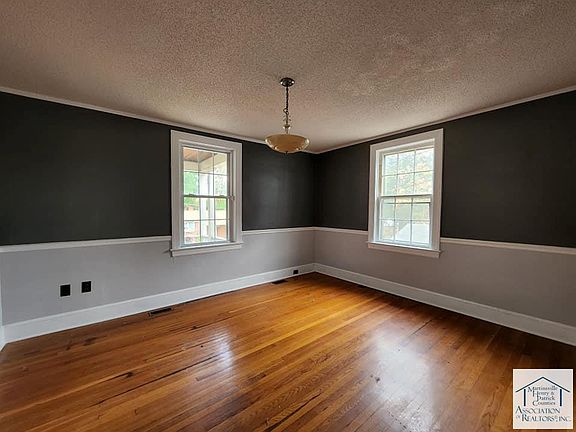 3rd image of 704 Circle Ct
