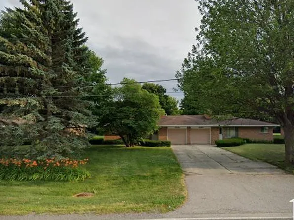 2821 Kochville Rd, Saginaw, MI 48604