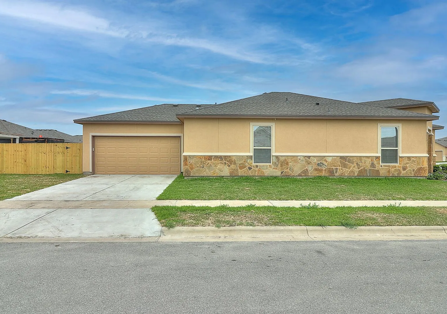 2202 Crystal Bay Dr - 4/Bed 3/Bath - $2,495/month — Photo 4