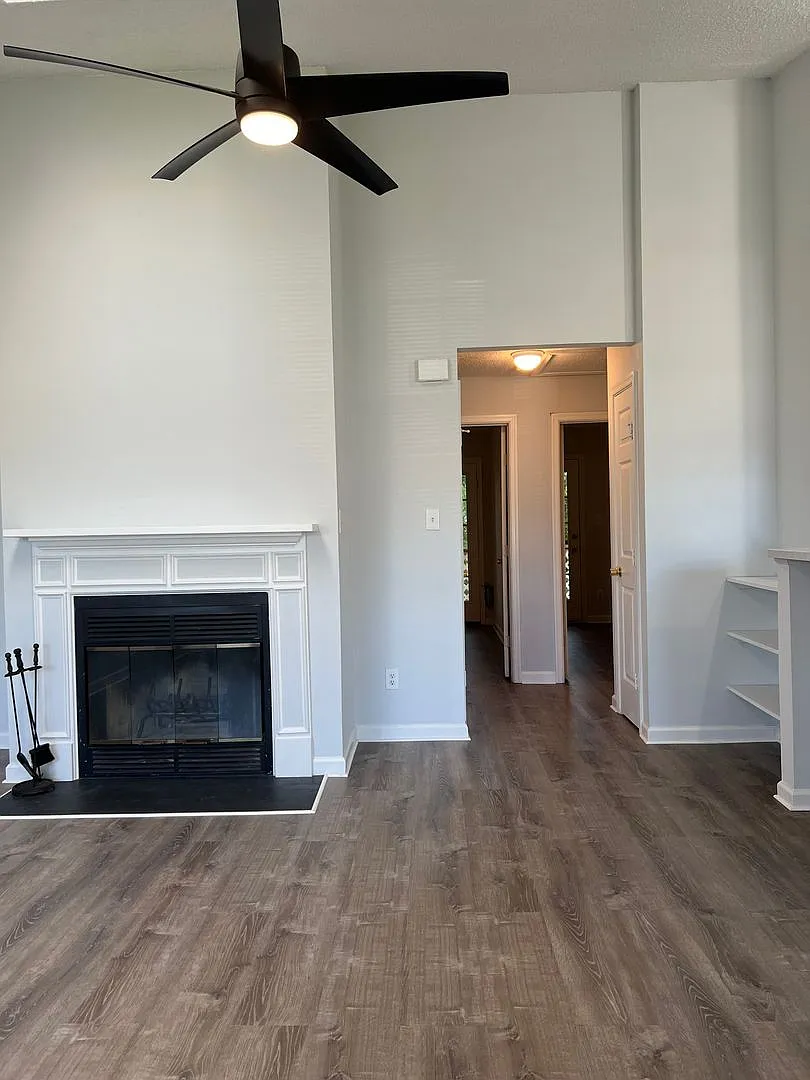 233 B Lantana Lane — Photo 3