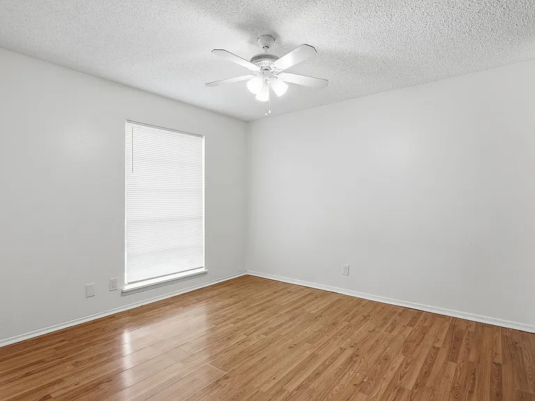 4911 Arbor Ridge Dr — Photo 18