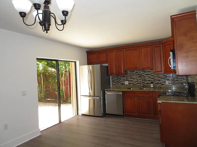 1700 Embassy Dr #708 — Photo 8