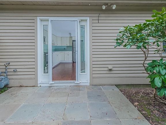 3rd image of 101 Pine Glen Dr