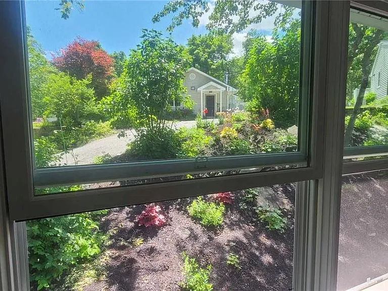 11 Curry Rd — Photo 8