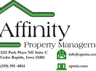 442 N 18th Ave, Hiawatha, IA 52233