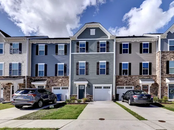 105 Big Woods Dr, Poquoson, VA 23662