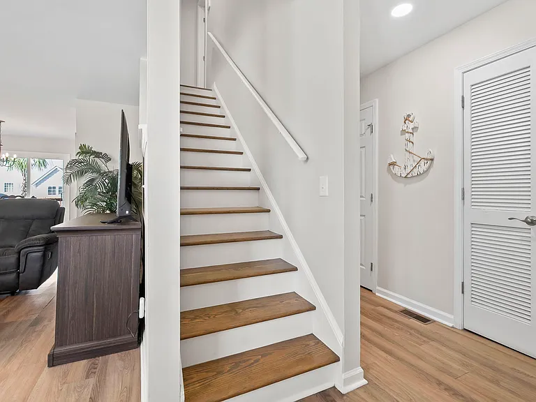 1008 Anne St — Photo 11