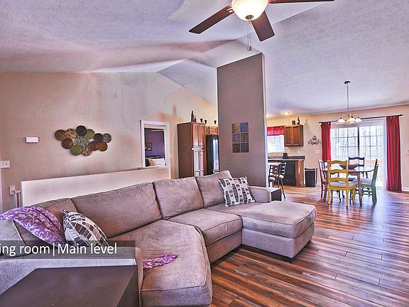 4th image of 1568 Apple Valley Dr