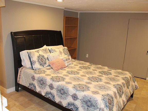 3rd image of 503 S Grandview Dr APT A