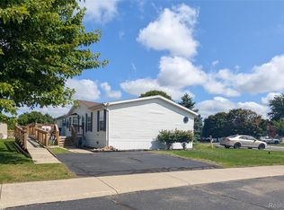 169 Post Br, Fenton, MI 48430