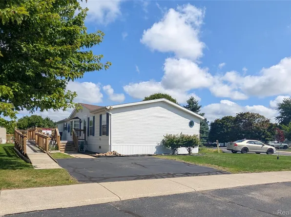 169 Post Br, Fenton, MI 48430