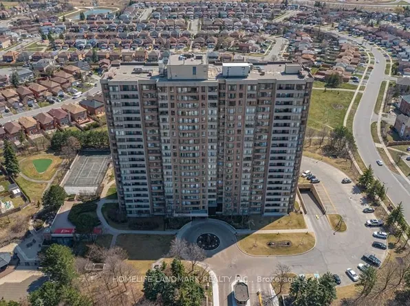 100 County Court Blvd #707, Brampton, ON L6W 3X1