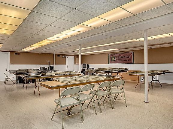 3rd image of 13524 Lake City Way NE
