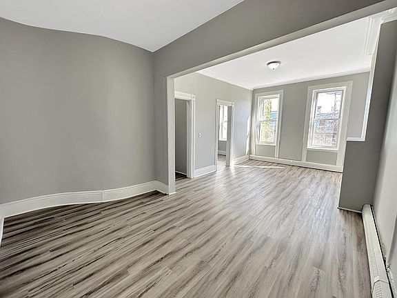 5th image of 424 32nd St APT 3
