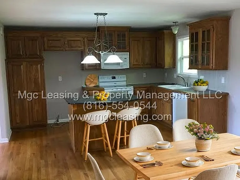 2116 SW Eyrie Rd — Photo 3
