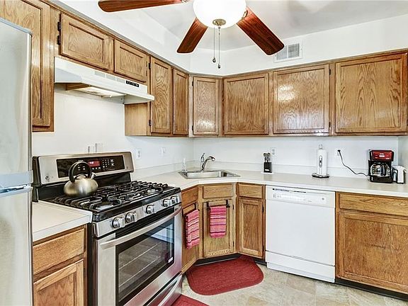 5th image of 601 Porter Way W #601