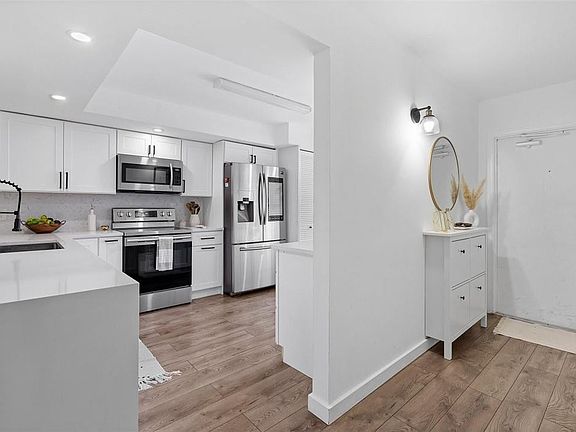 4th image of 4570 NW 18th Avenue #501