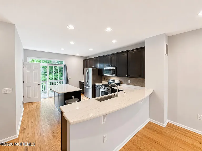 235 Yale Blvd — Photo 4