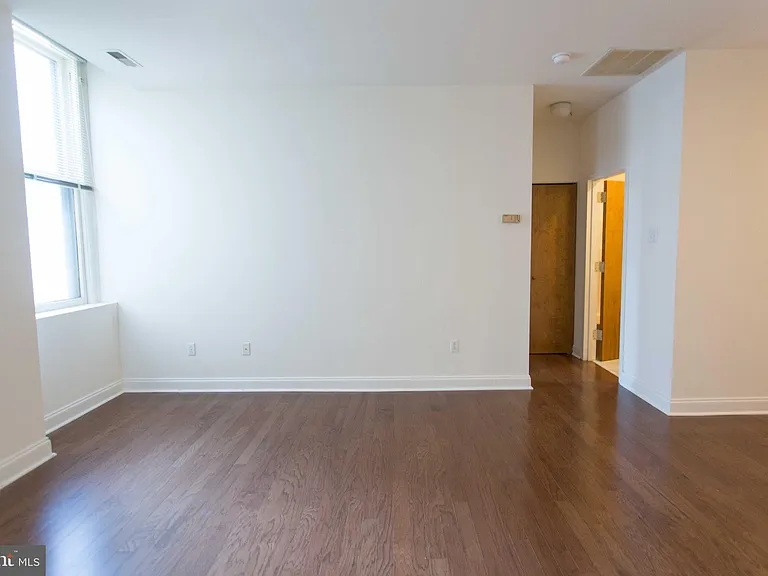 1600-2 Walnut St #405 — Photo 13