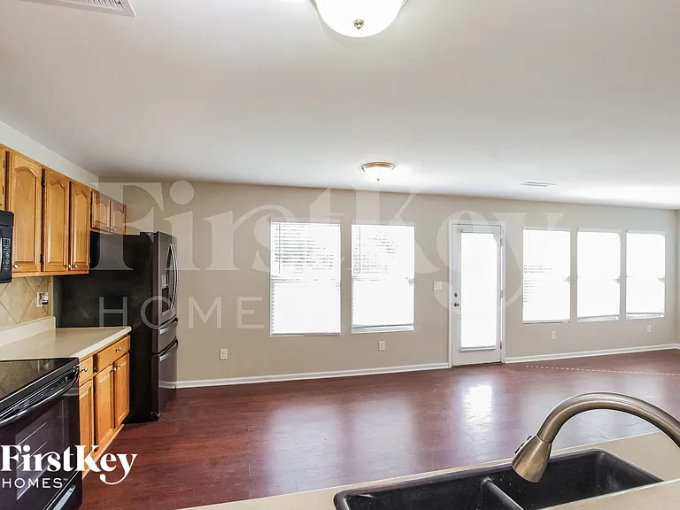 1425 Logan Patrick Ct — Photo 7